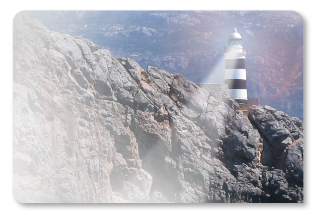 Leuchtturm im Nebel – Motiv: der Leuchtturm von Soller, Mallorca
